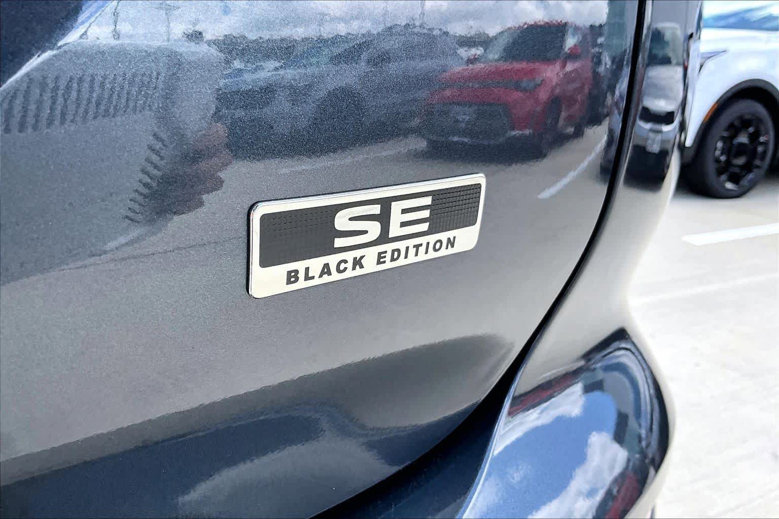 Used 2024 Mitsubishi Outlander SE Black Edition FWD image 10