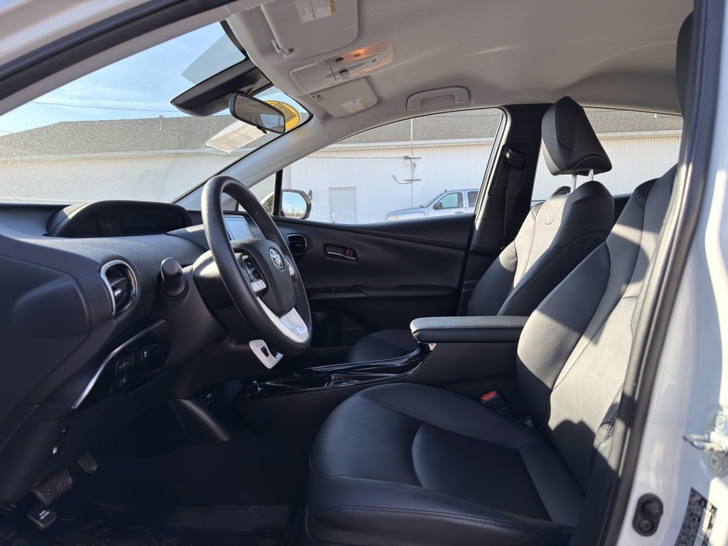 Used 2018 Toyota Prius Prime Premium image 2