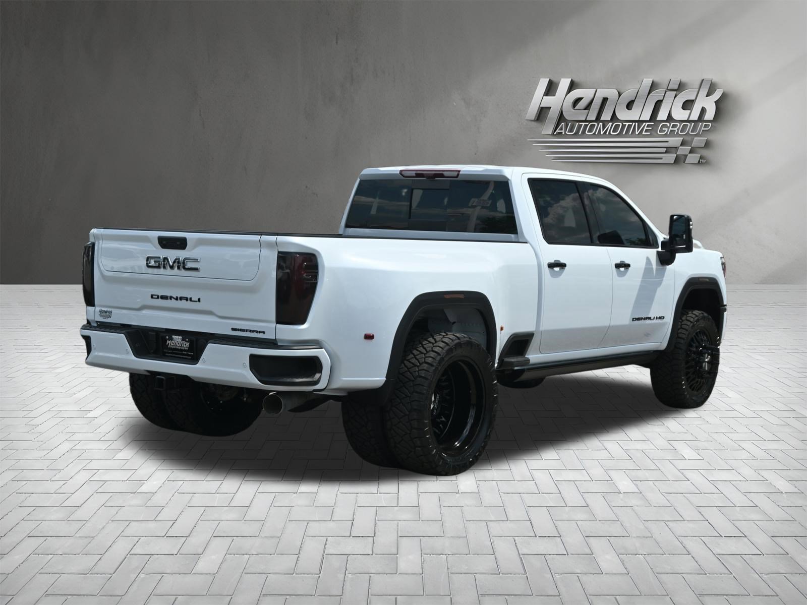Used 2026 GMC Sierra 3500 Denali Ultimate w/ LPO, Black Badging Package AWD/4WD image 10