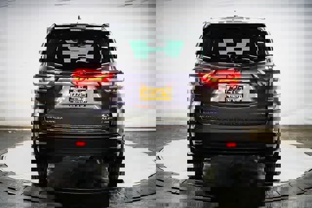 Certified 2019 Toyota Highlander XLE image 4