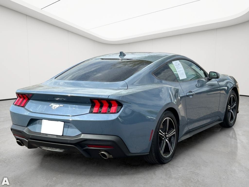 Used 2025 Ford Mustang Coupe RWD image 5