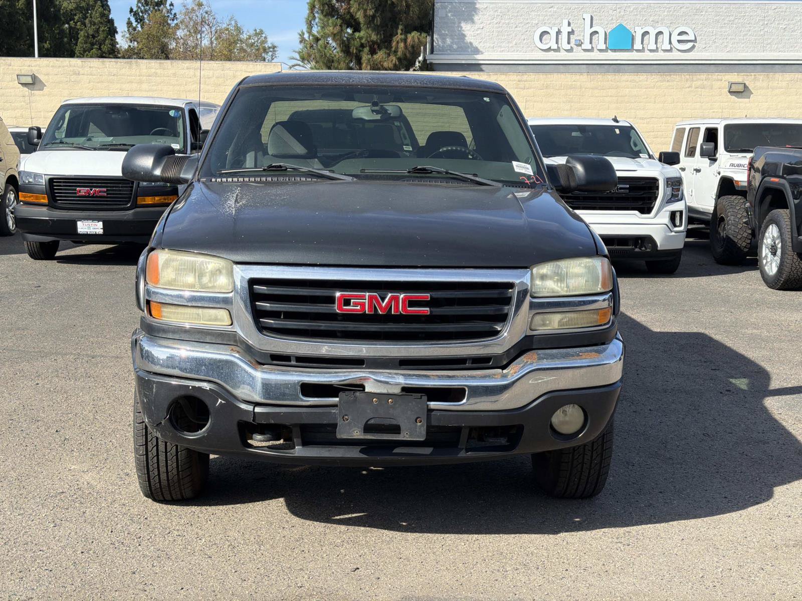 Used 2004 GMC Sierra 2500 SLE w/ Heavy-Duty Power Package RWD image 2