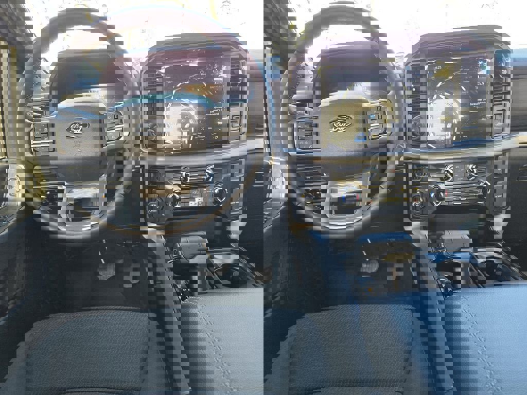 Used 2025 Ford F150 XLT w/ Equipment Group 302A MID image 18