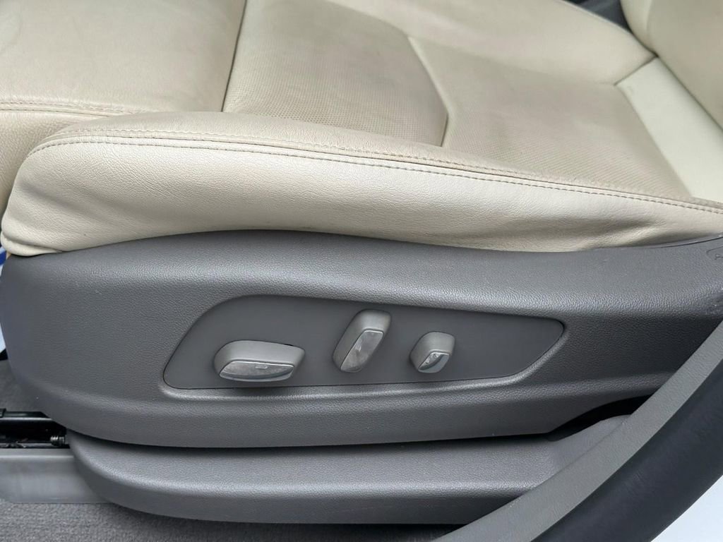 Used 2017 Cadillac XT5 Luxury w/ Driver Awareness Package FWD image 19