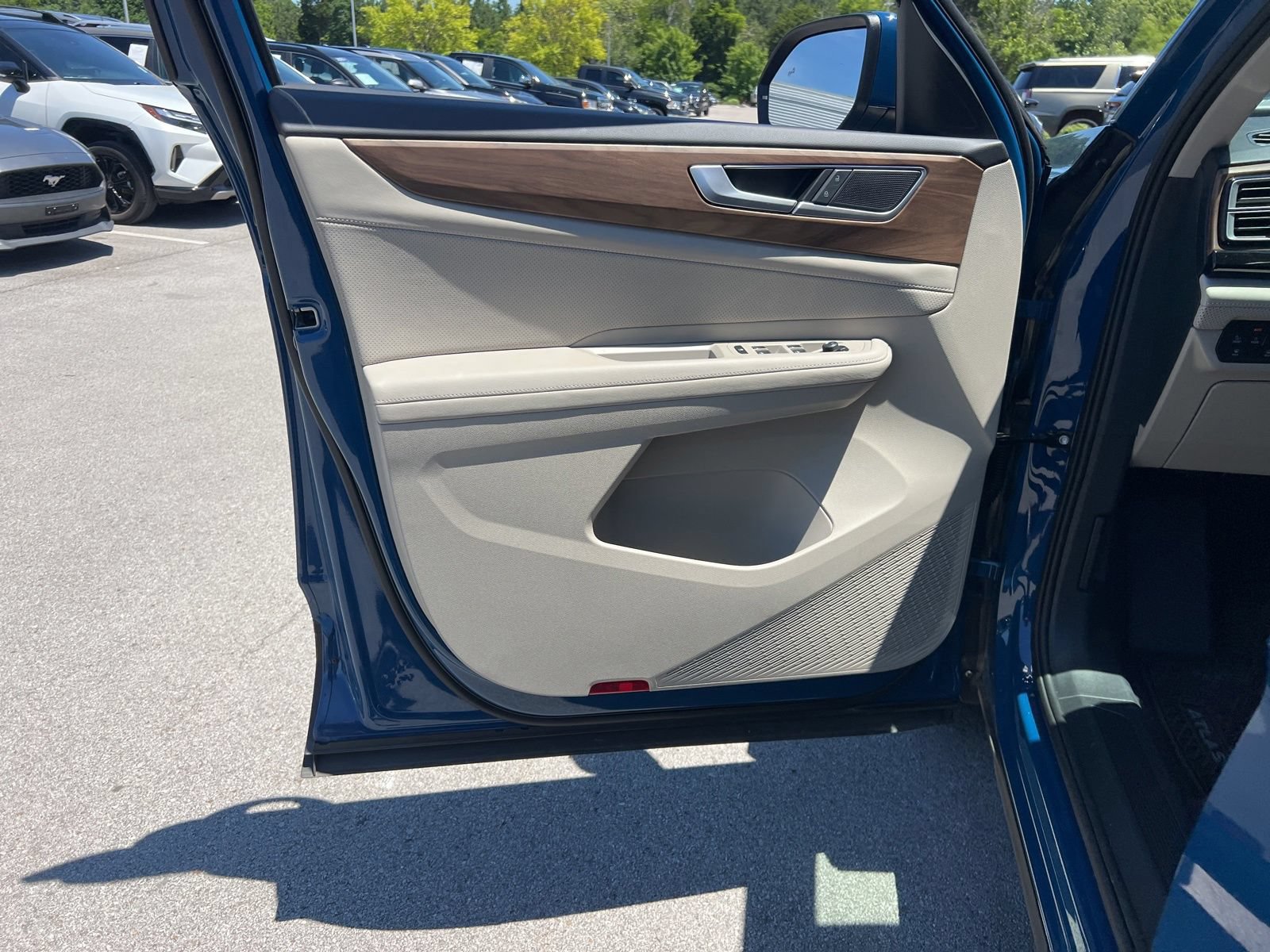 Certified 2026 Volkswagen Atlas SE FWD image 28