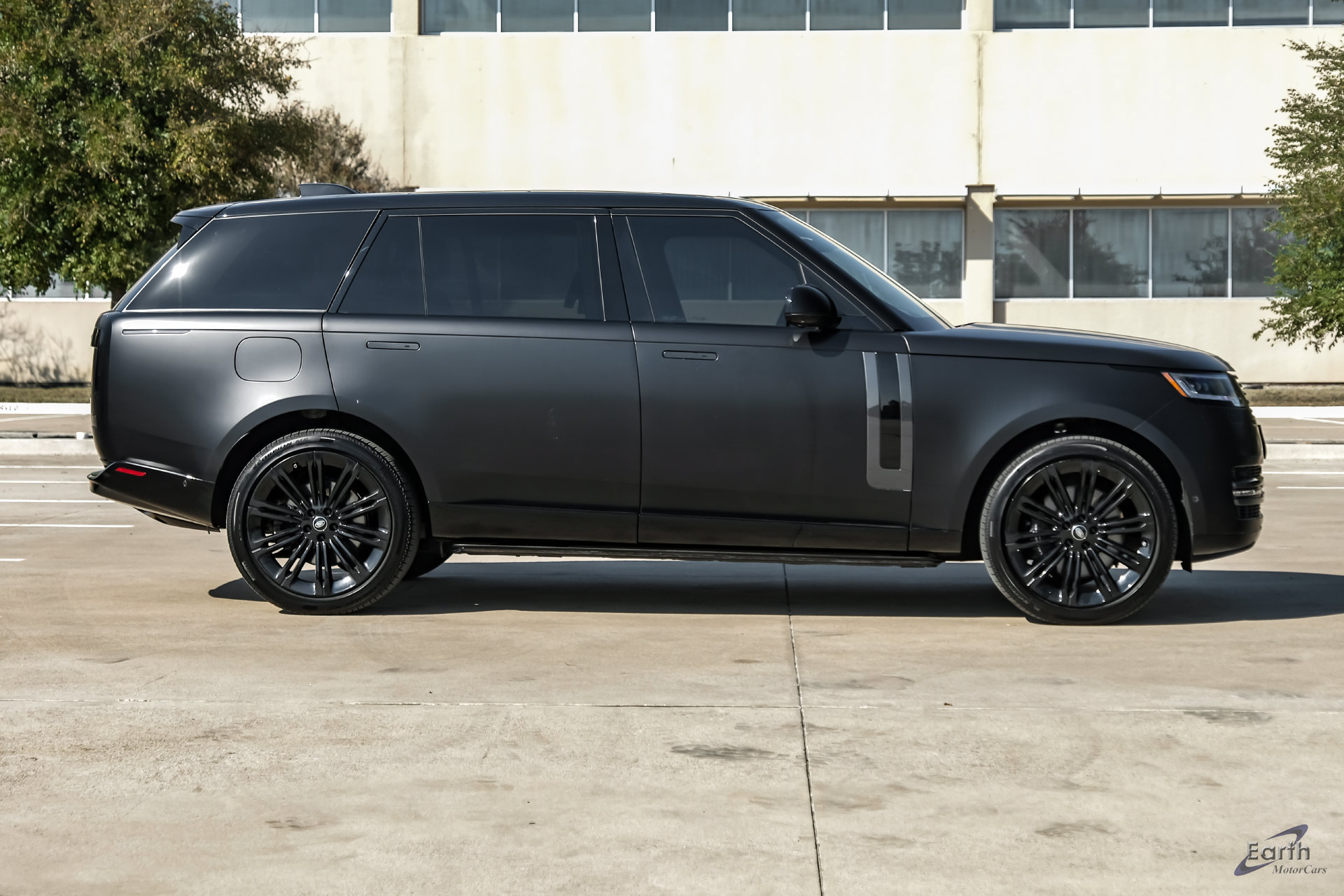 Used 2025 Land Rover Range Rover Long Wheelbase SE AWD/4WD image 19