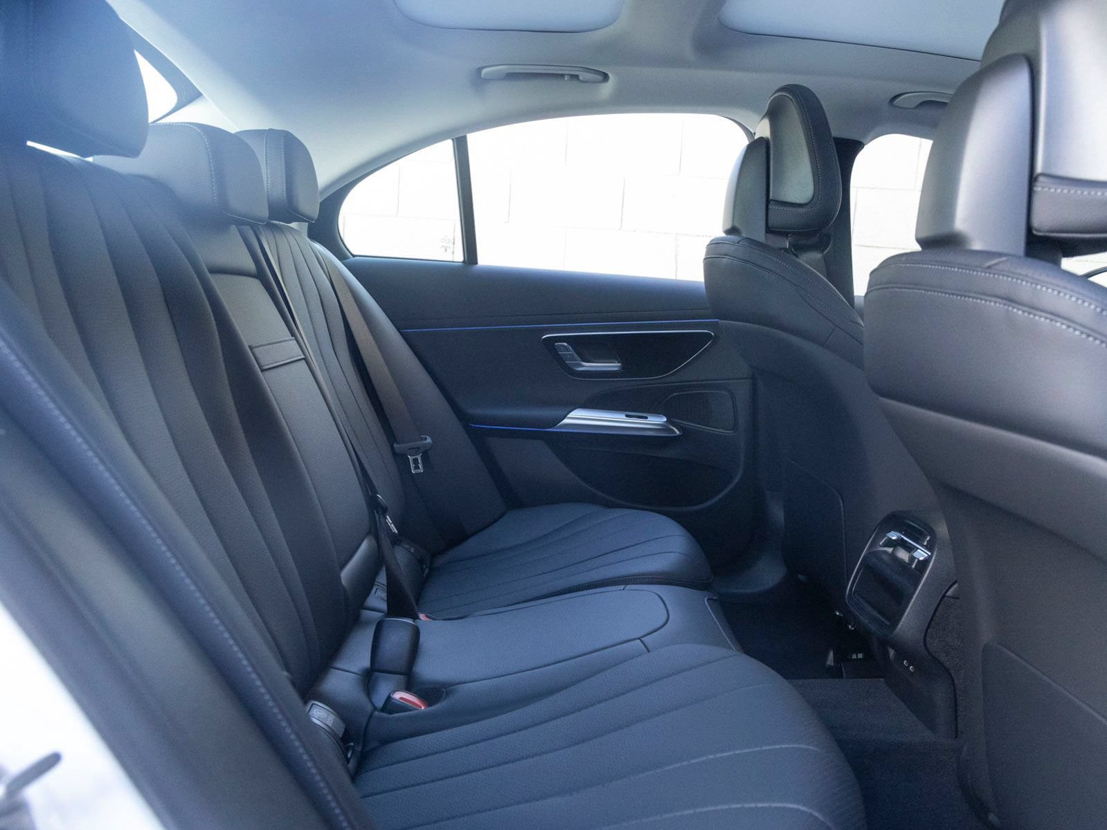 New 2026 Mercedes-Benz E 350 4MATIC Sedan image 24