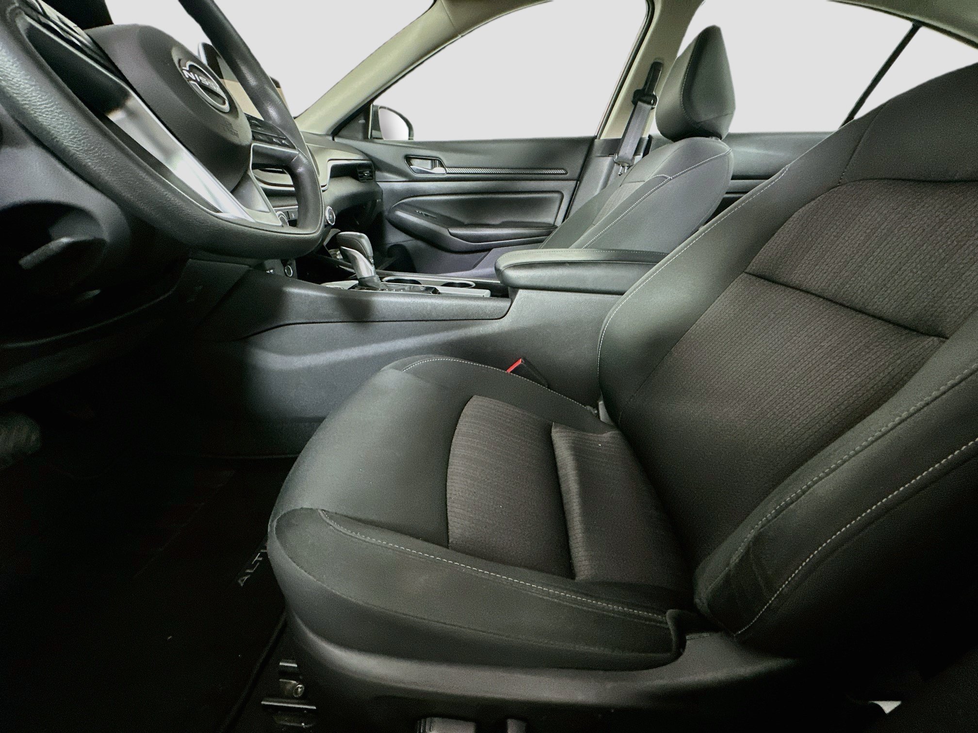 Used 2024 Nissan Altima 2.5 SV FWD image 13