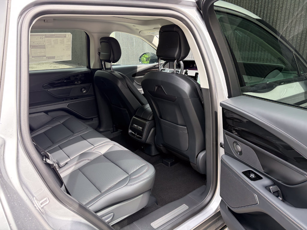 New 2026 Lincoln Nautilus Premier w/ Equipment Group 102A AWD/4WD image 25