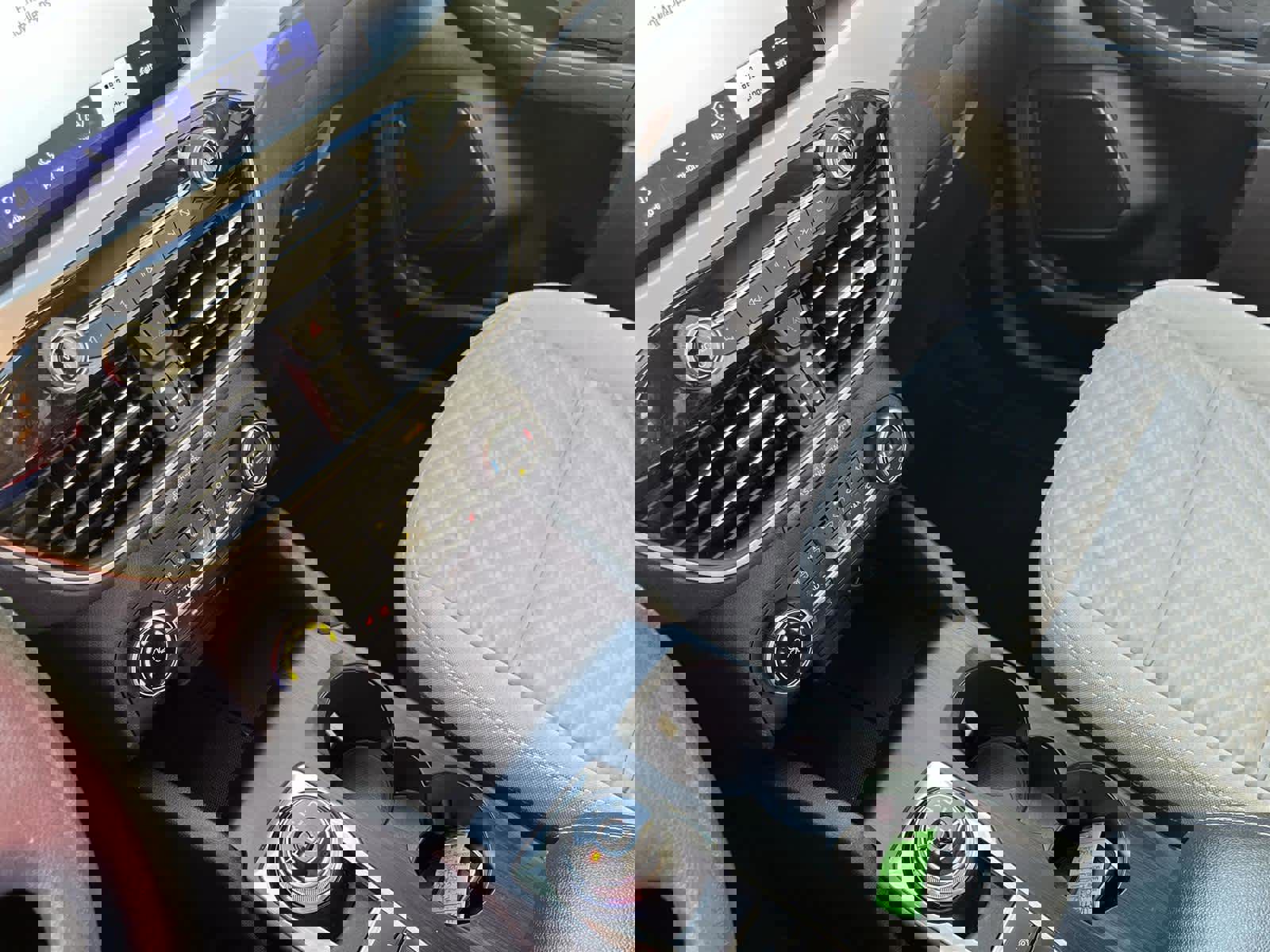 Used 2020 Ford Escape SE image 24