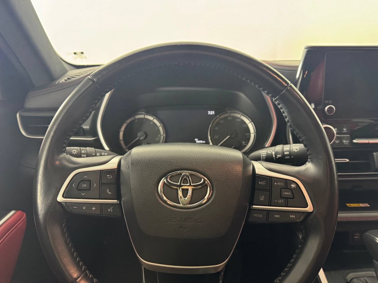Used 2023 Toyota Highlander XSE FWD image 15