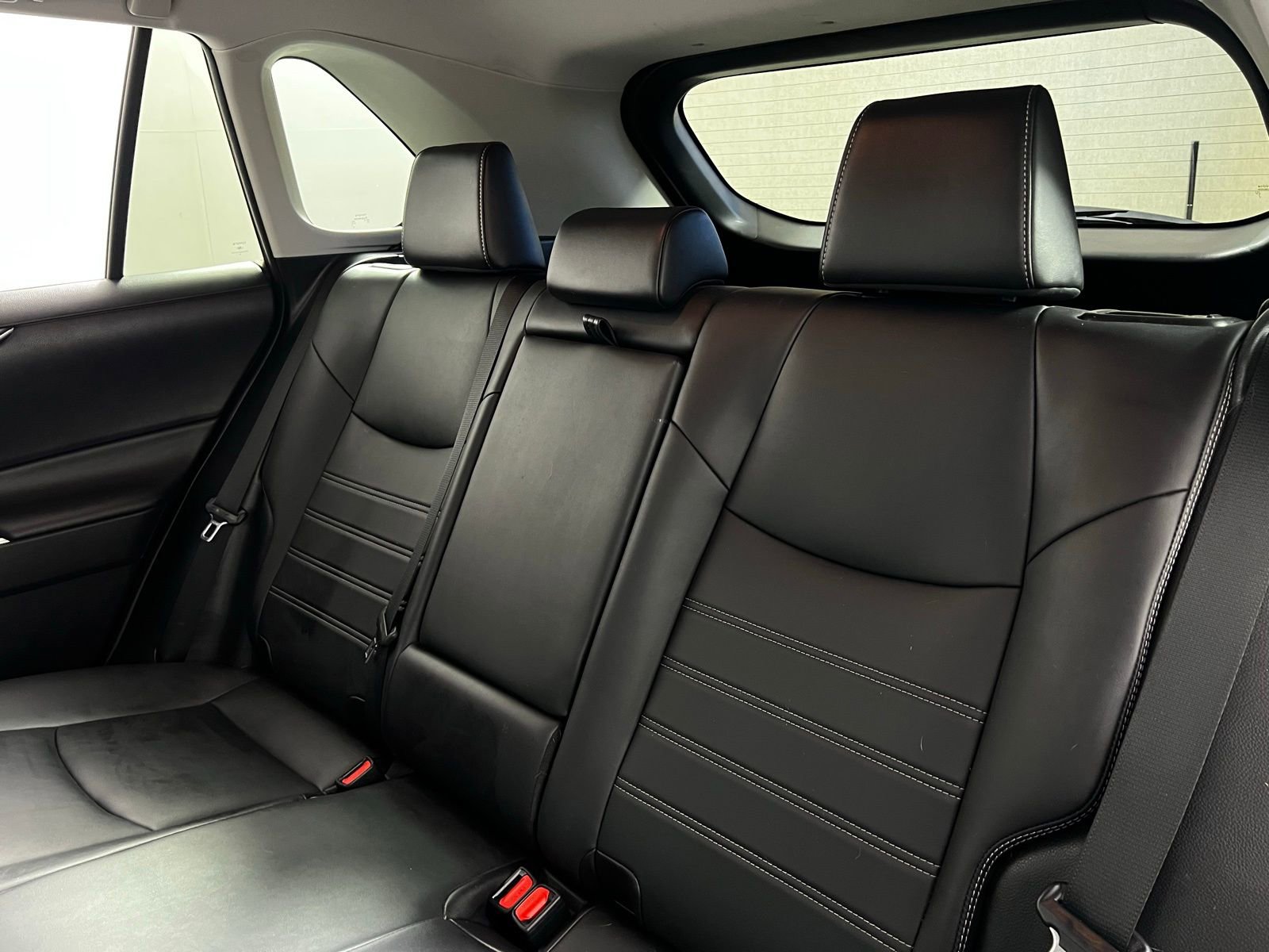 Used 2020 Toyota RAV4 XLE Premium image 25