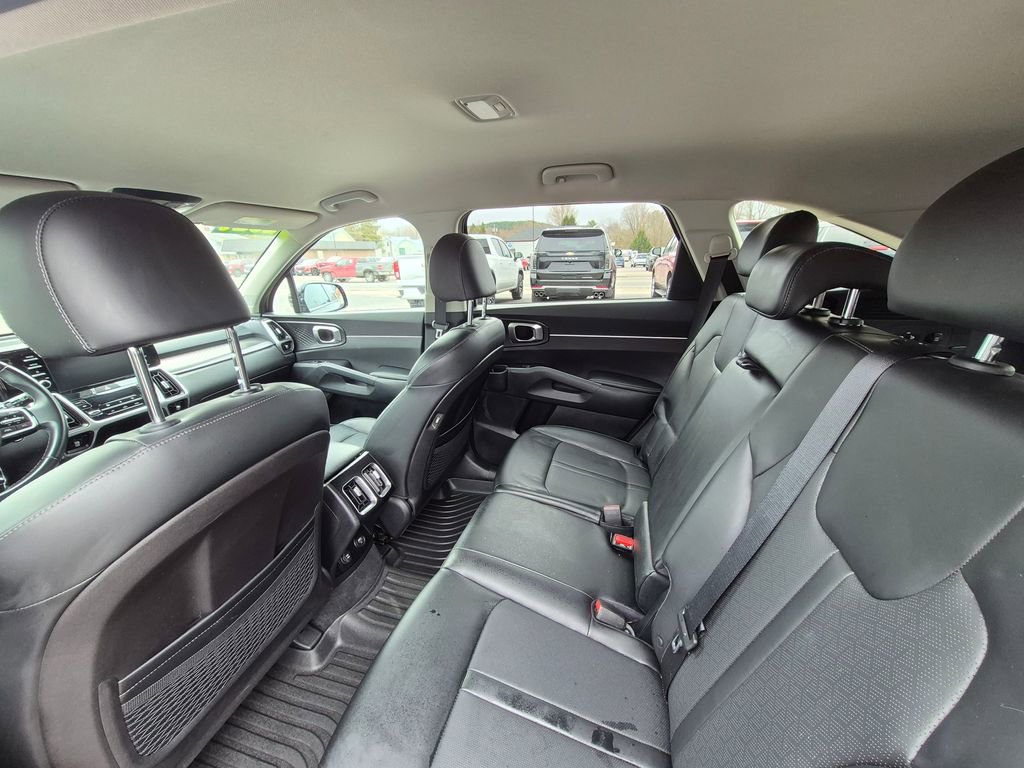 Used 2021 Kia Sorento S image 21