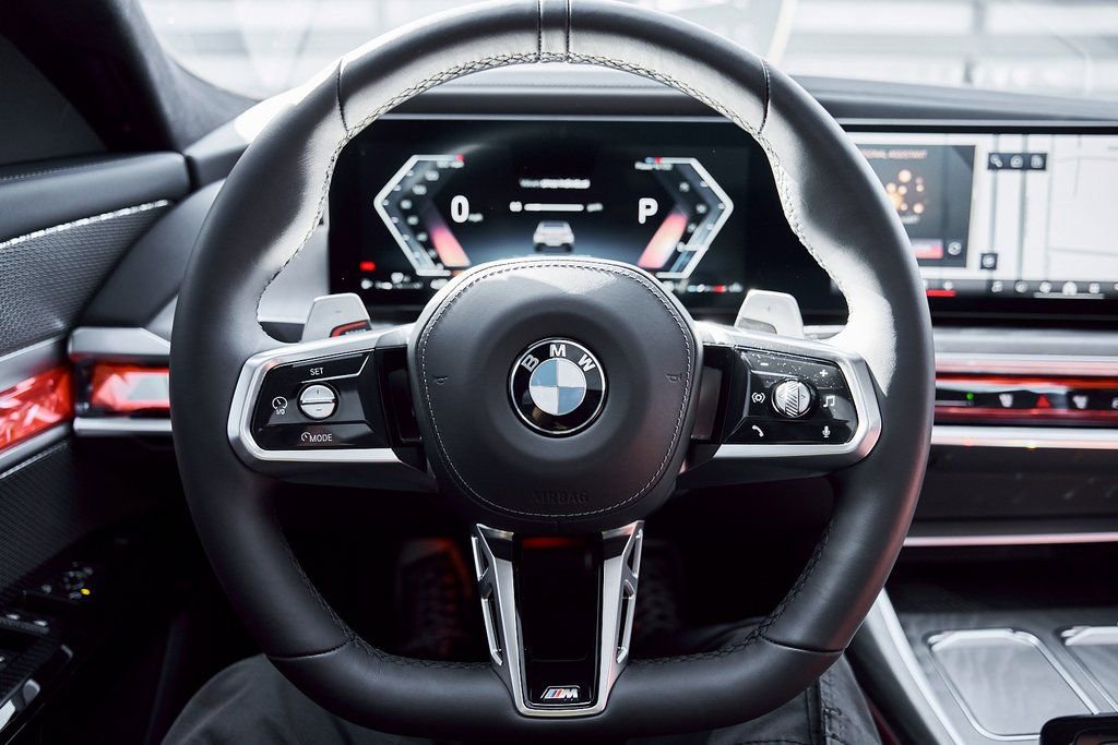 Used 2025 BMW 760i xDrive w/ Premium Package image 59