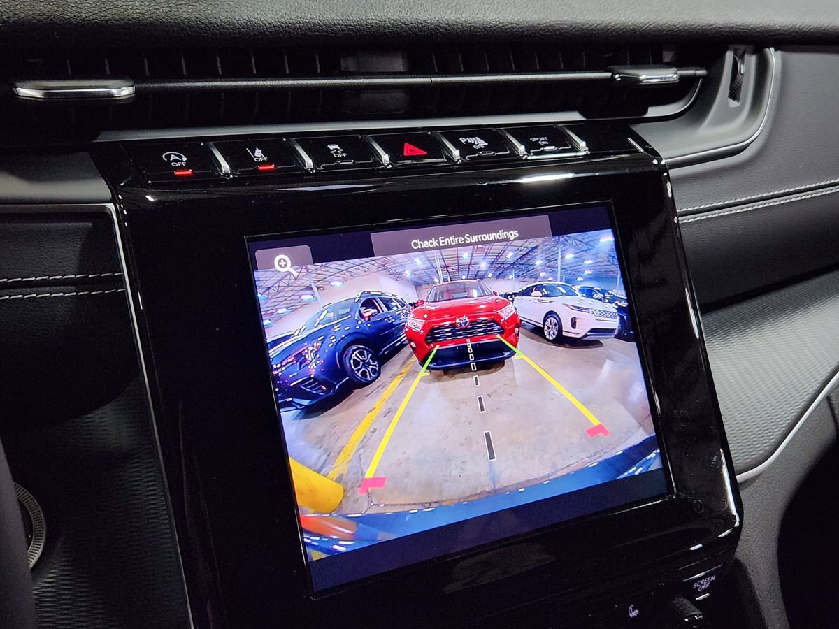 Used 2024 Jeep Grand Cherokee Altitude AWD/4WD image 37