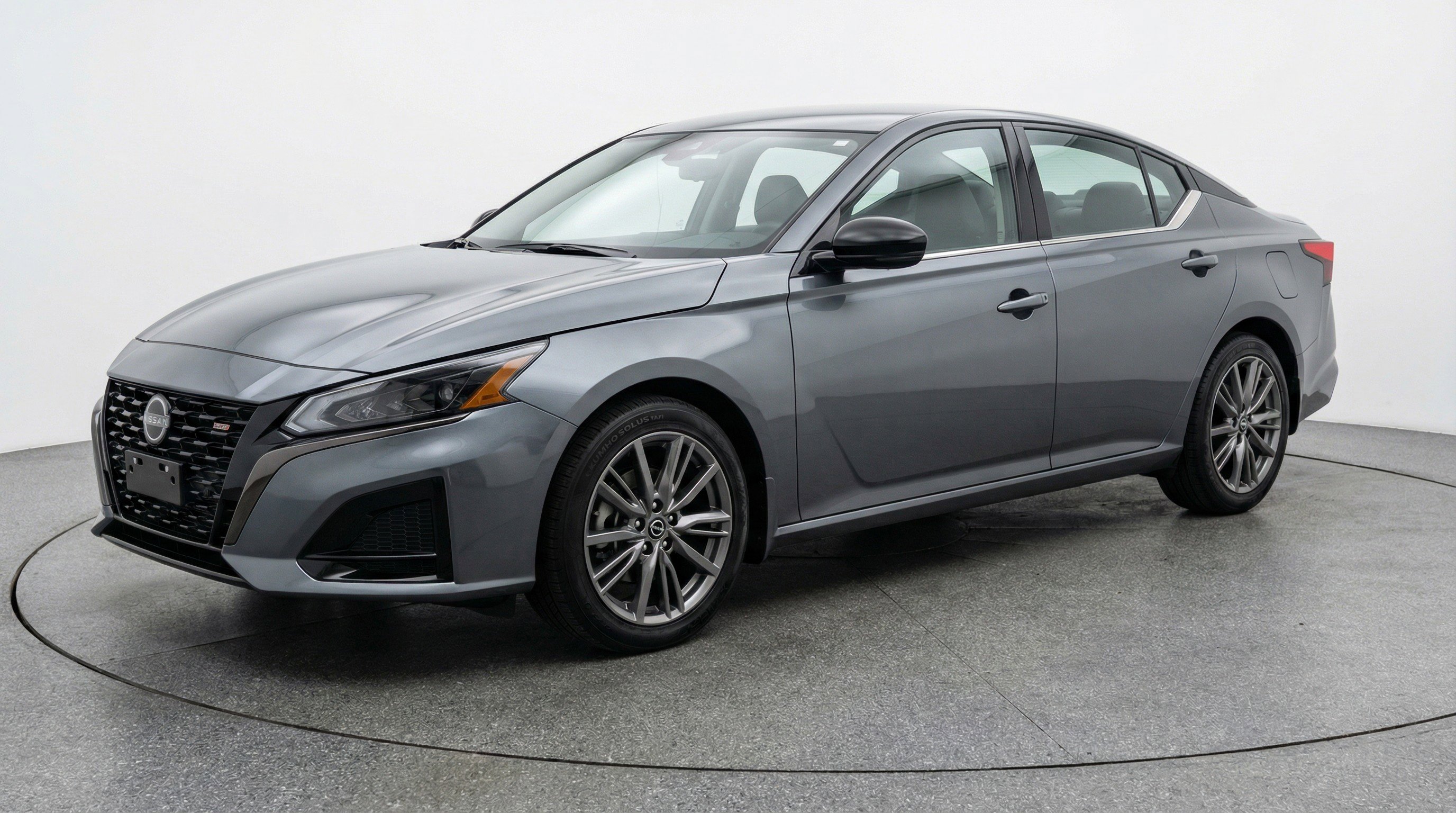 Used 2025 Nissan Altima 2.5 SV image 3