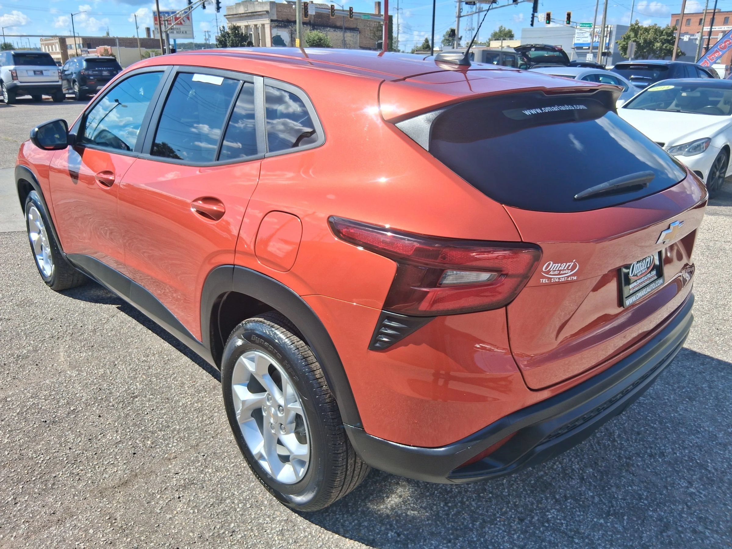 Used 2024 Chevrolet Trax LS w/ LS Convenience Package FWD image 4