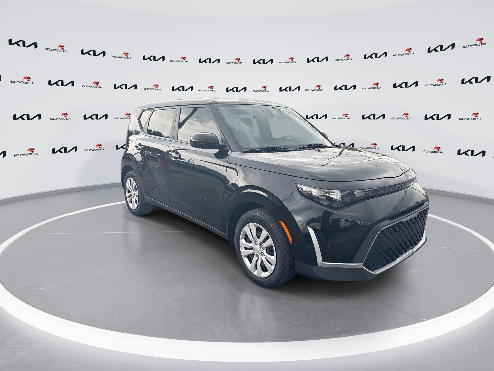 Used 2024 Kia Soul LX FWD image 2