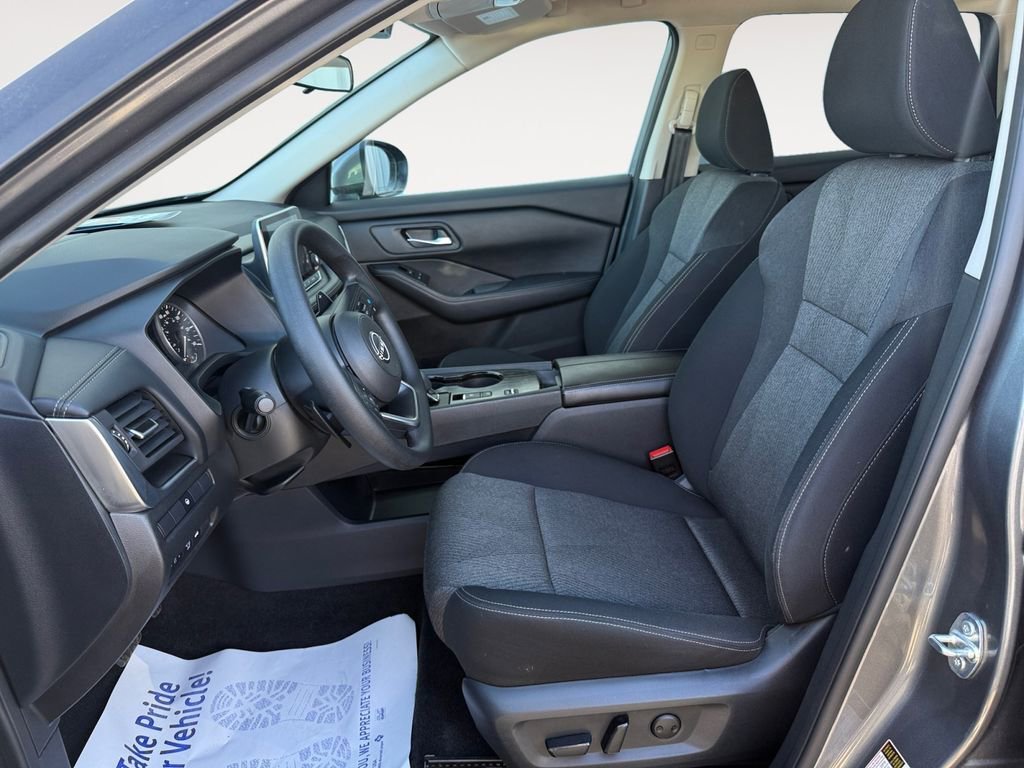 Used 2024 Nissan Rogue SV image 9