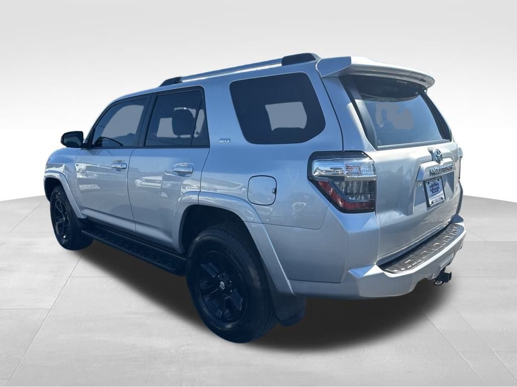 Used 2022 Toyota 4Runner SR5 Premium image 9