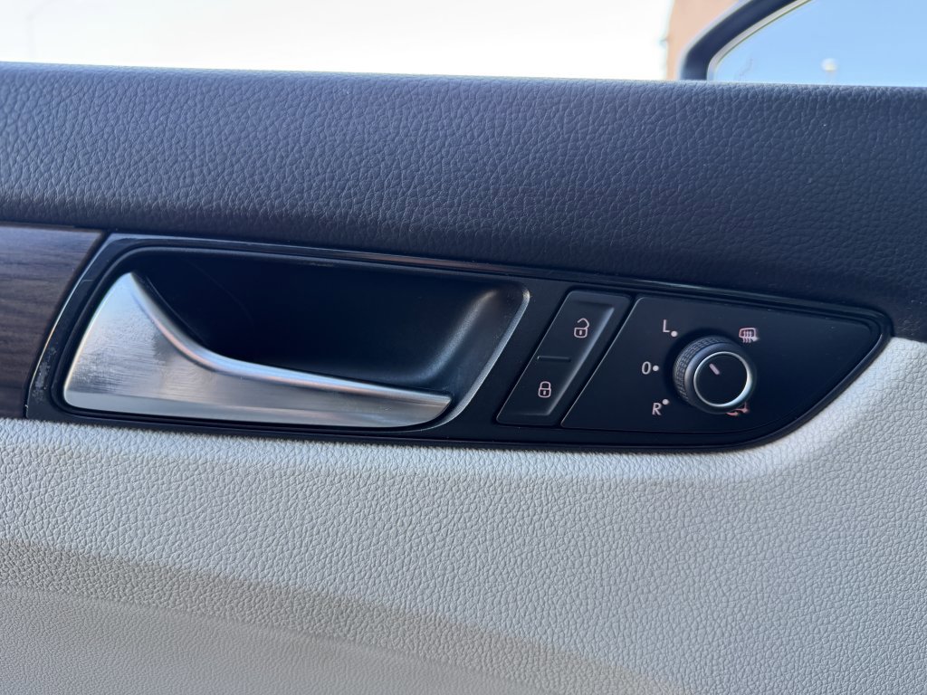 Used 2020 Volkswagen Passat 2.0T SEL image 26