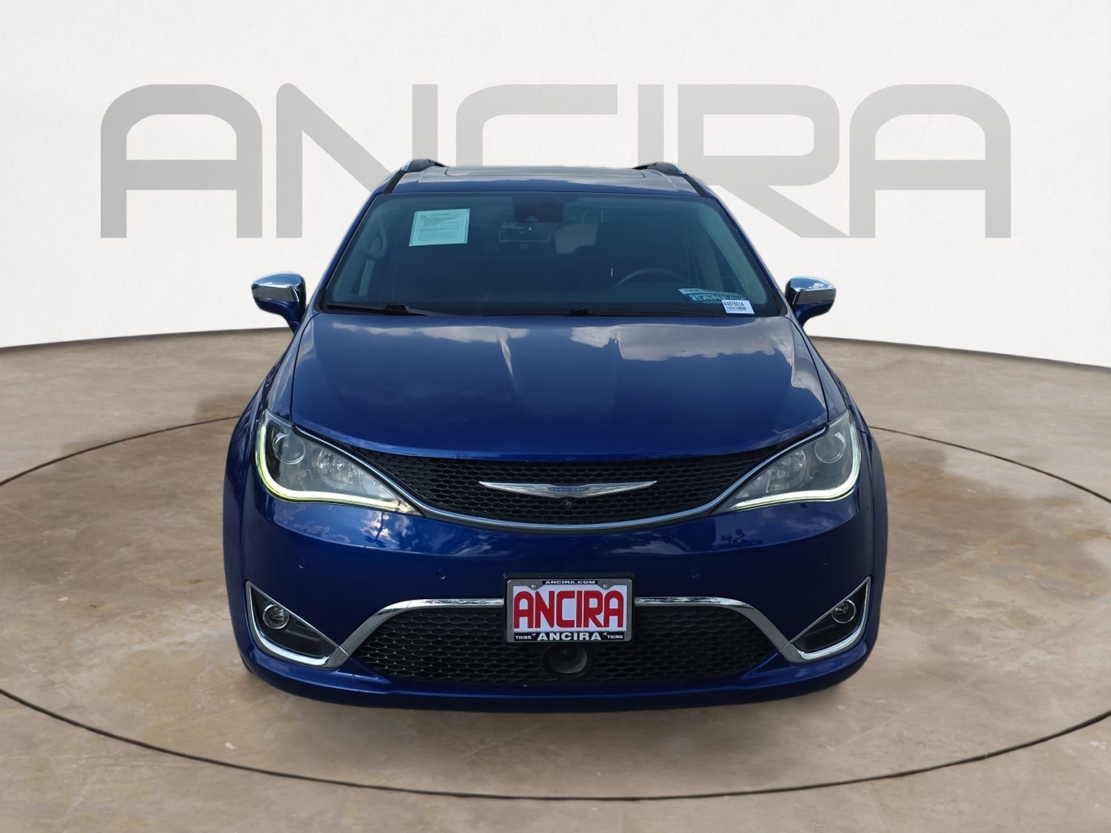 Used 2018 Chrysler Pacifica Limited w/ Tire & Wheel Group FWD image 3
