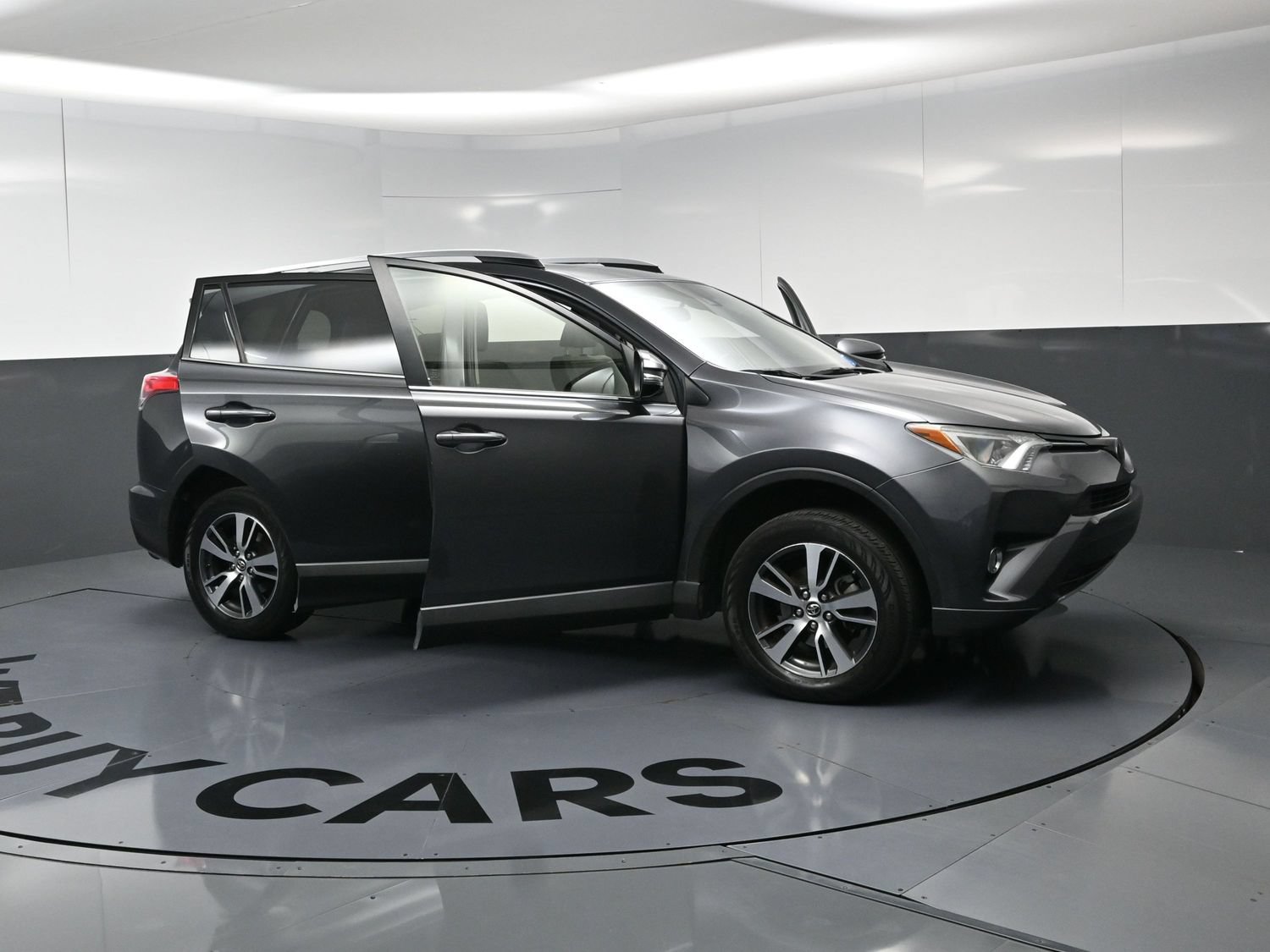 Used 2018 Toyota RAV4 XLE AWD/4WD image 21