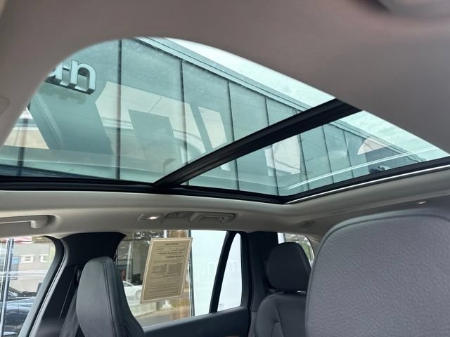 Certified 2023 Volvo XC90 B5 Plus w/ Protection Package Premier AWD/4WD image 27