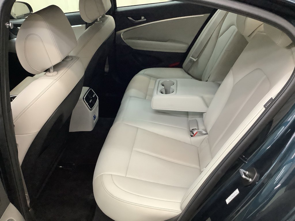 Used 2024 Genesis G70 2.5T image 28