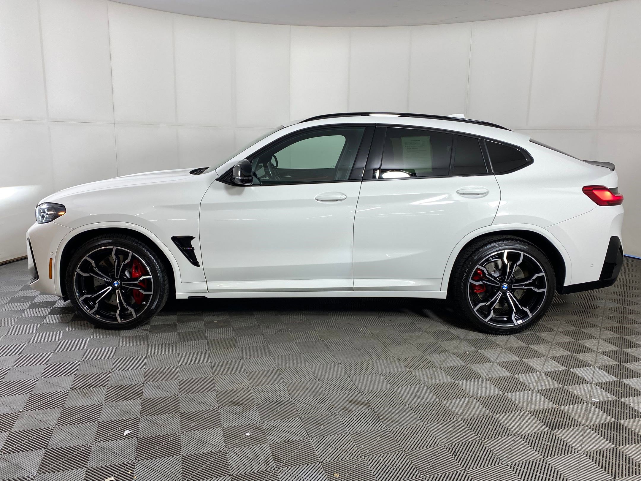 Used 2024 BMW X4 M w/ Competition Package image 2