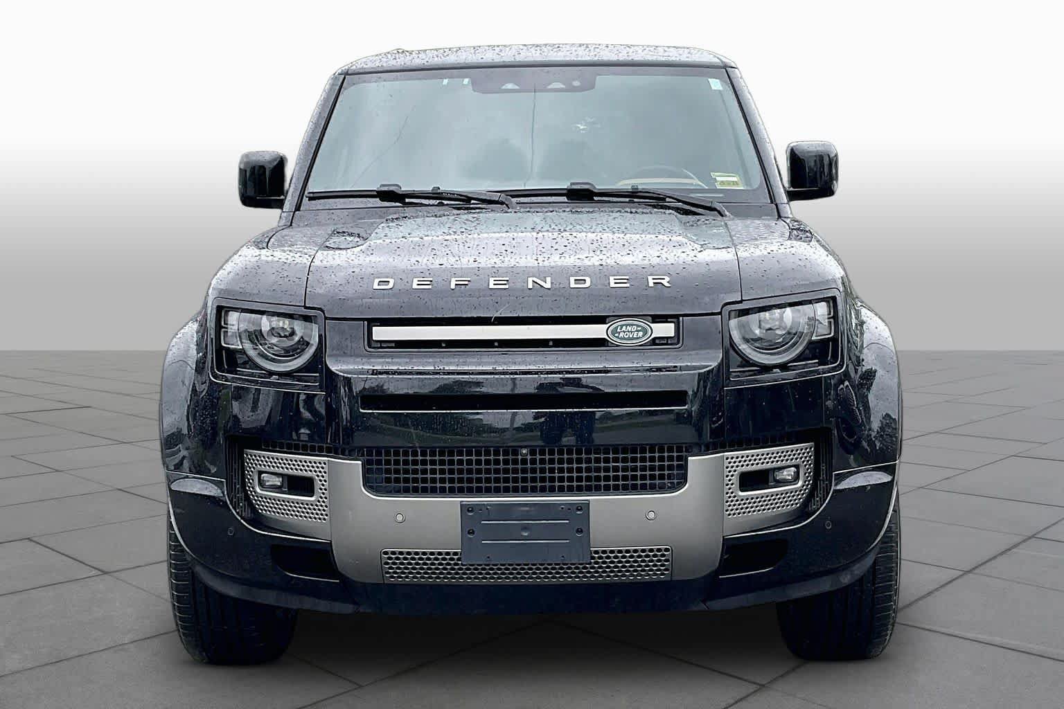 Used 2025 Land Rover Defender 110 X-Dynamic SE AWD/4WD image 3