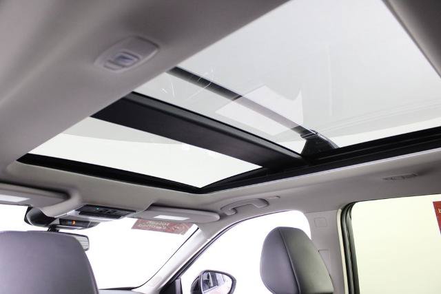 Certified 2025 Nissan Rogue Platinum FWD image 24
