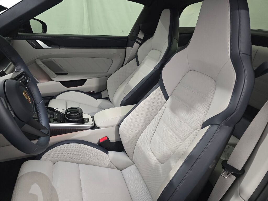 Certified 2025 Porsche 911 Targa 4 GTS AWD/4WD image 5