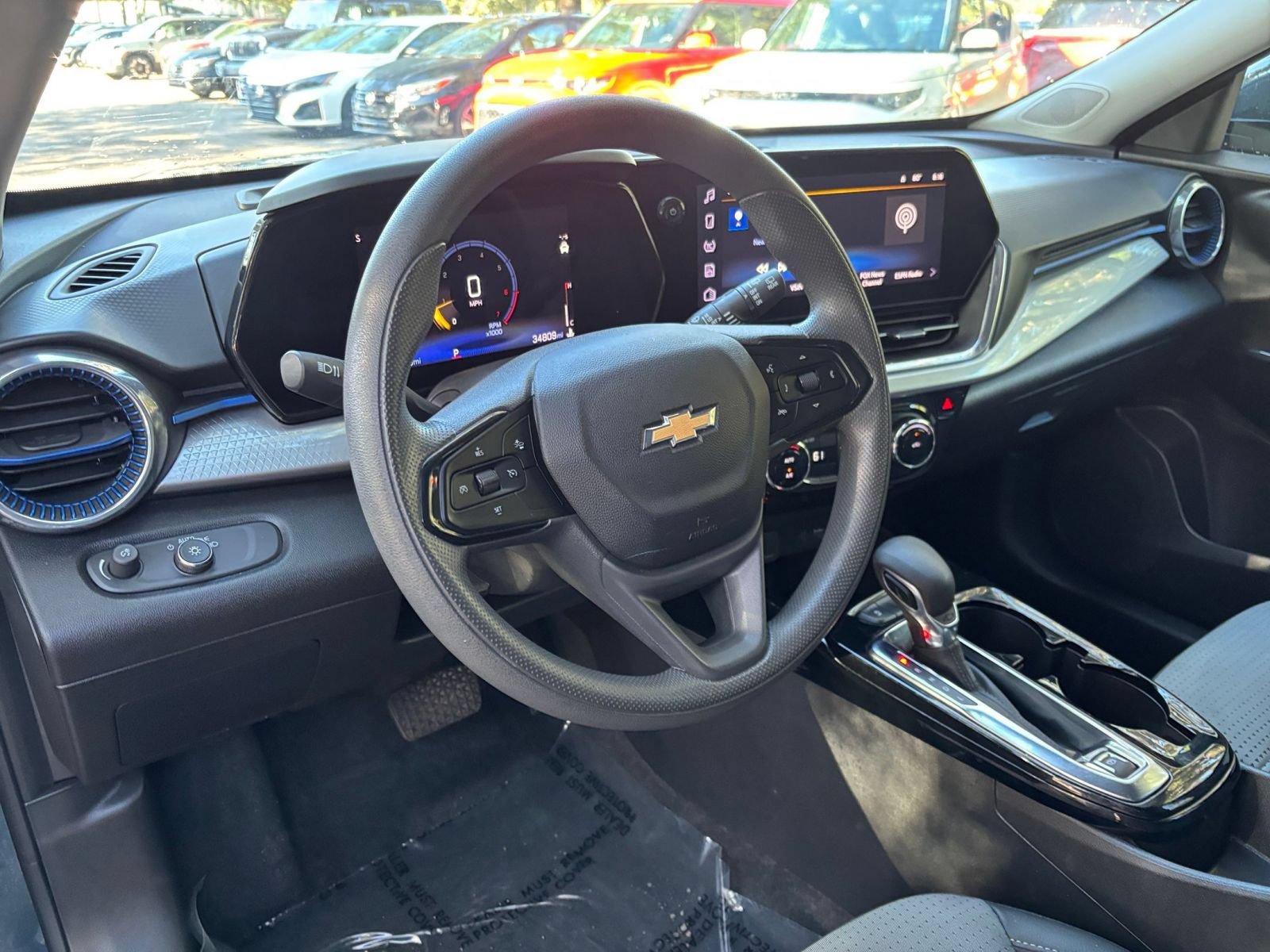 Used 2025 Chevrolet Trax LT FWD image 32