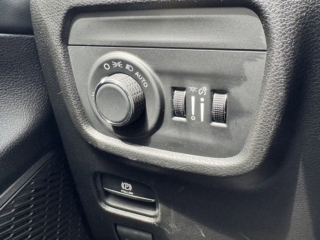 Used 2024 Jeep Grand Cherokee Laredo X w/ Luxury Tech Group I image 30