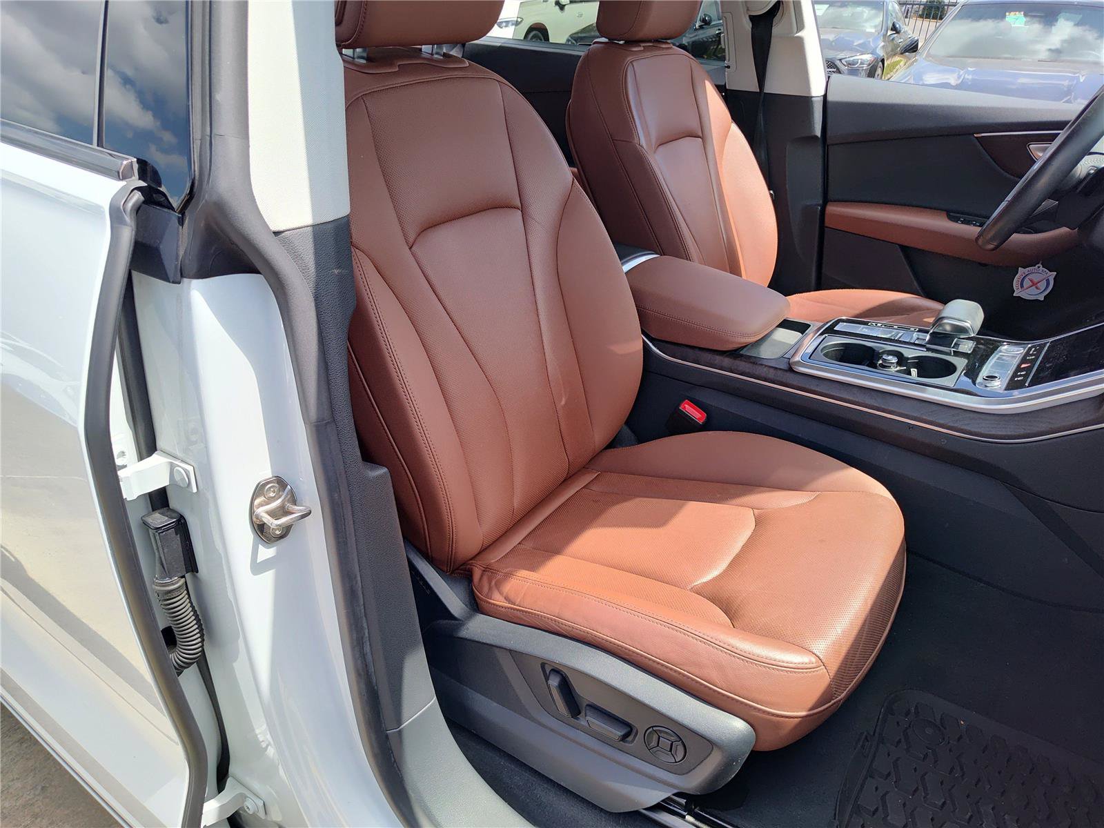 Used 2019 Audi Q8 Prestige w/ Adaptive Chassis Package AWD/4WD image 24