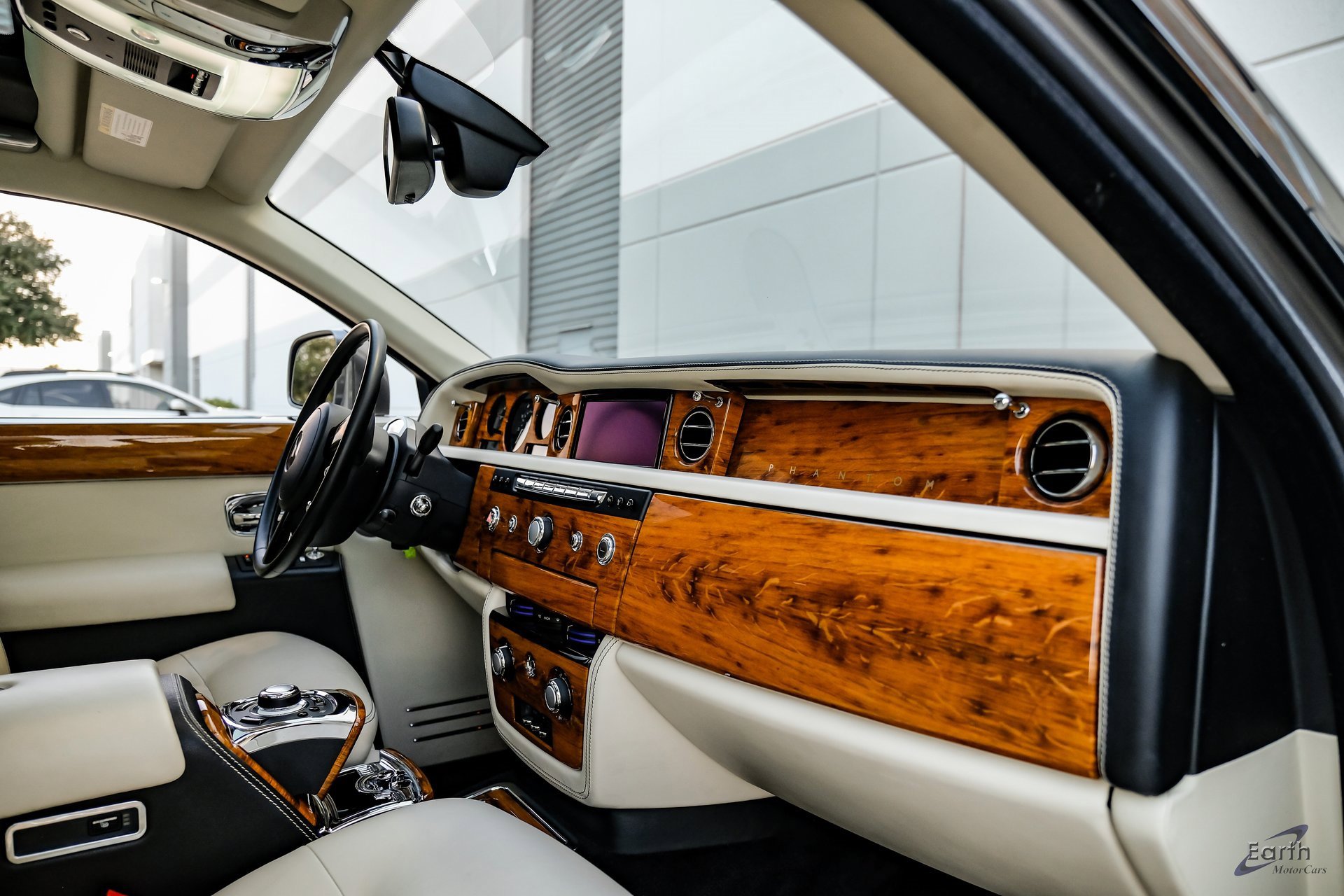 Used 2014 Rolls-Royce Phantom Sedan image 40
