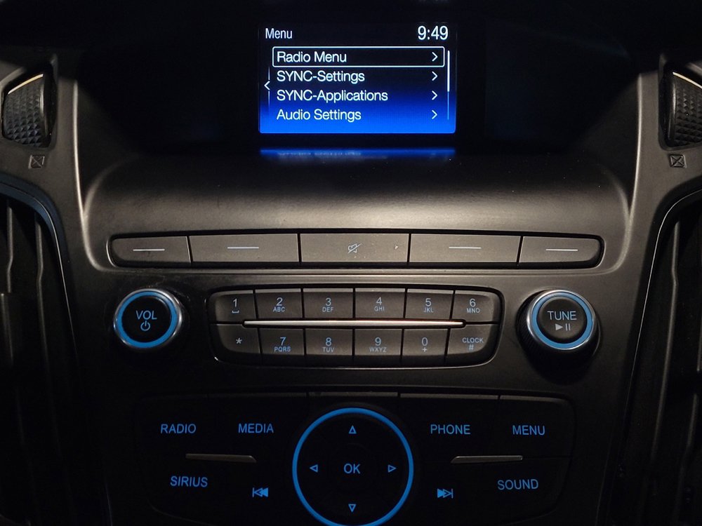 Used 2018 Ford Focus SE FWD image 25