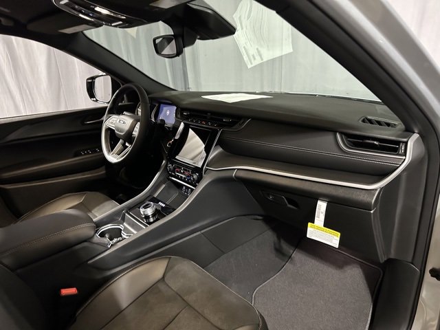 New 2024 Jeep Grand Cherokee L Altitude image 37