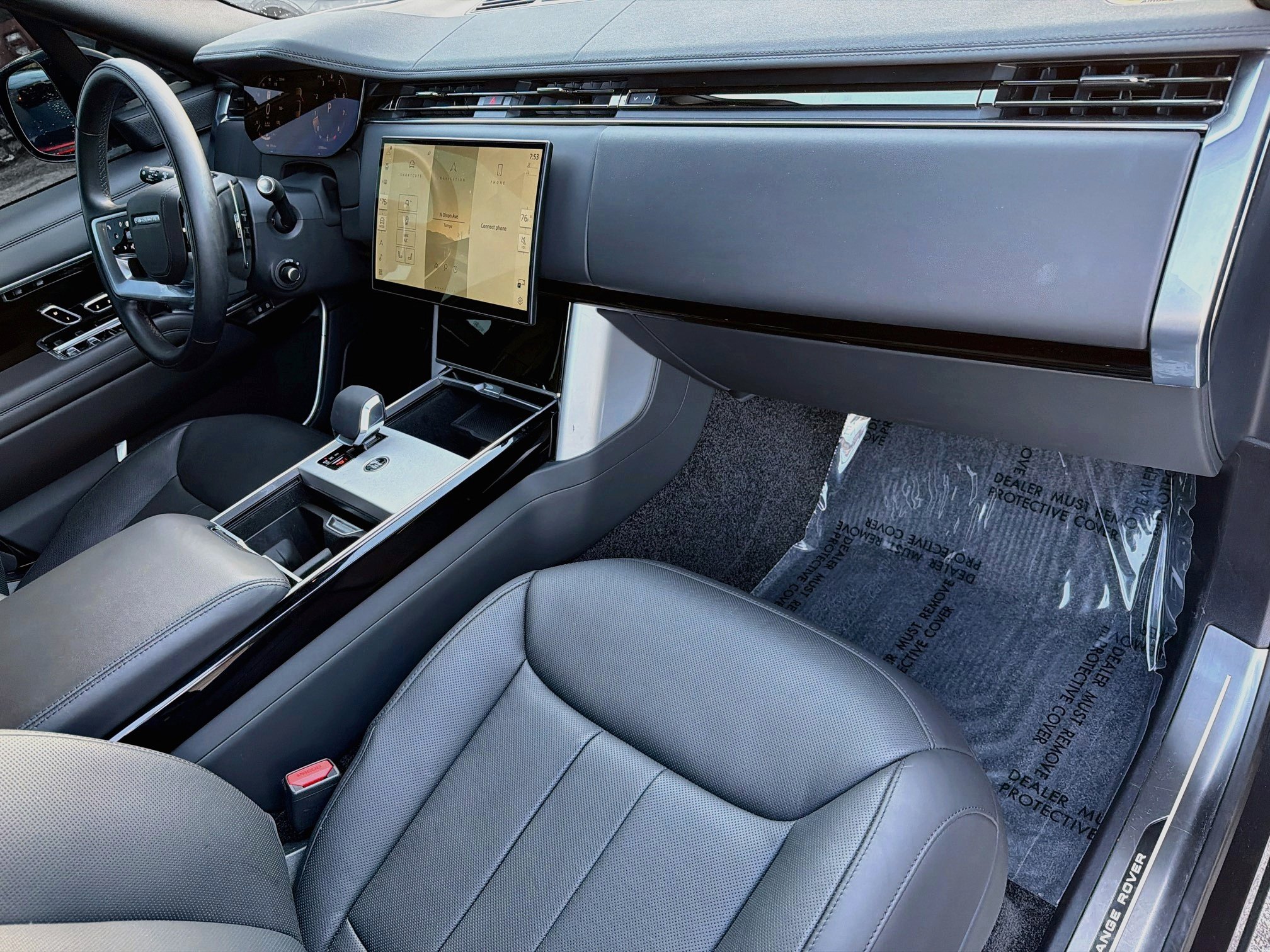 Used 2025 Land Rover Range Rover SE AWD/4WD image 15
