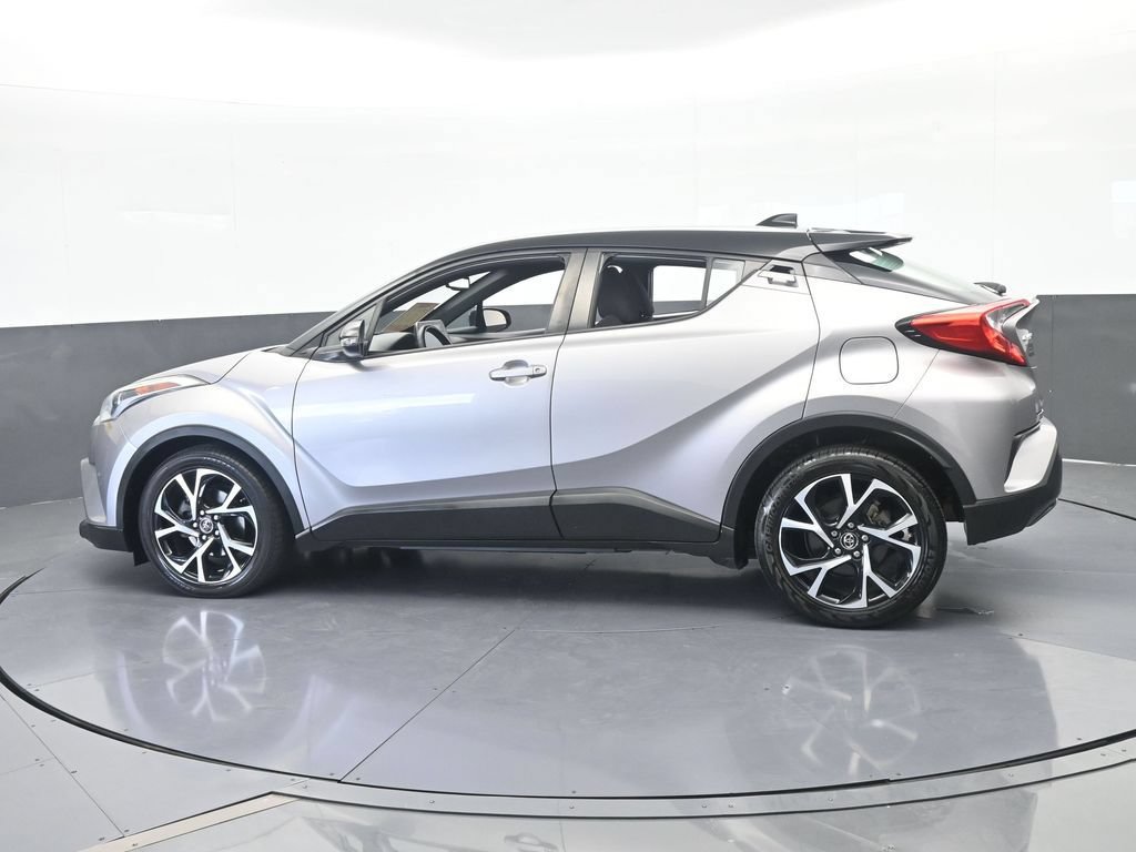 Used 2019 Toyota C-HR XLE FWD image 3