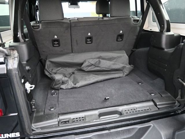 Used 2025 Jeep Wrangler Sahara image 37