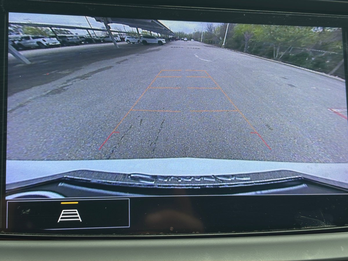 Used 2023 Buick Enclave Essence image 9