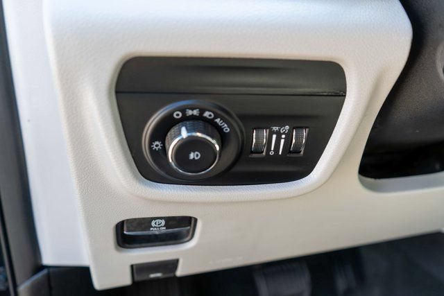 Used 2022 Jeep Grand Cherokee Overland AWD/4WD image 25