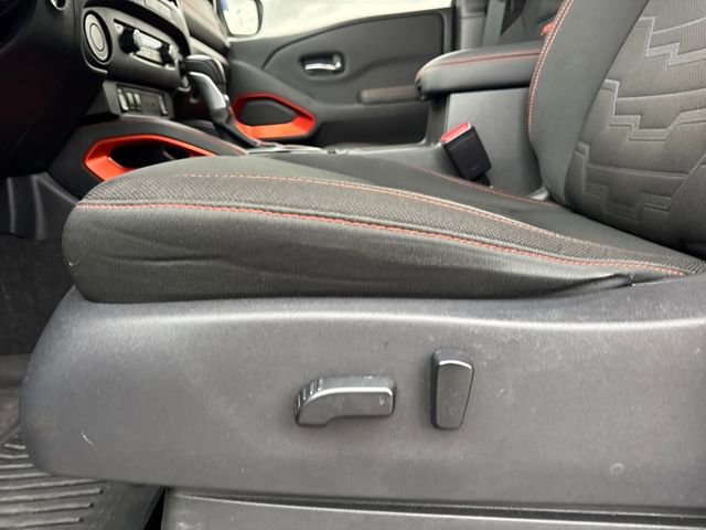 Used 2022 Nissan Frontier Pro-X image 12