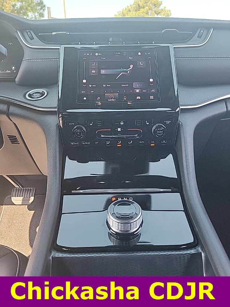 New 2025 Jeep Grand Cherokee L Altitude image 15