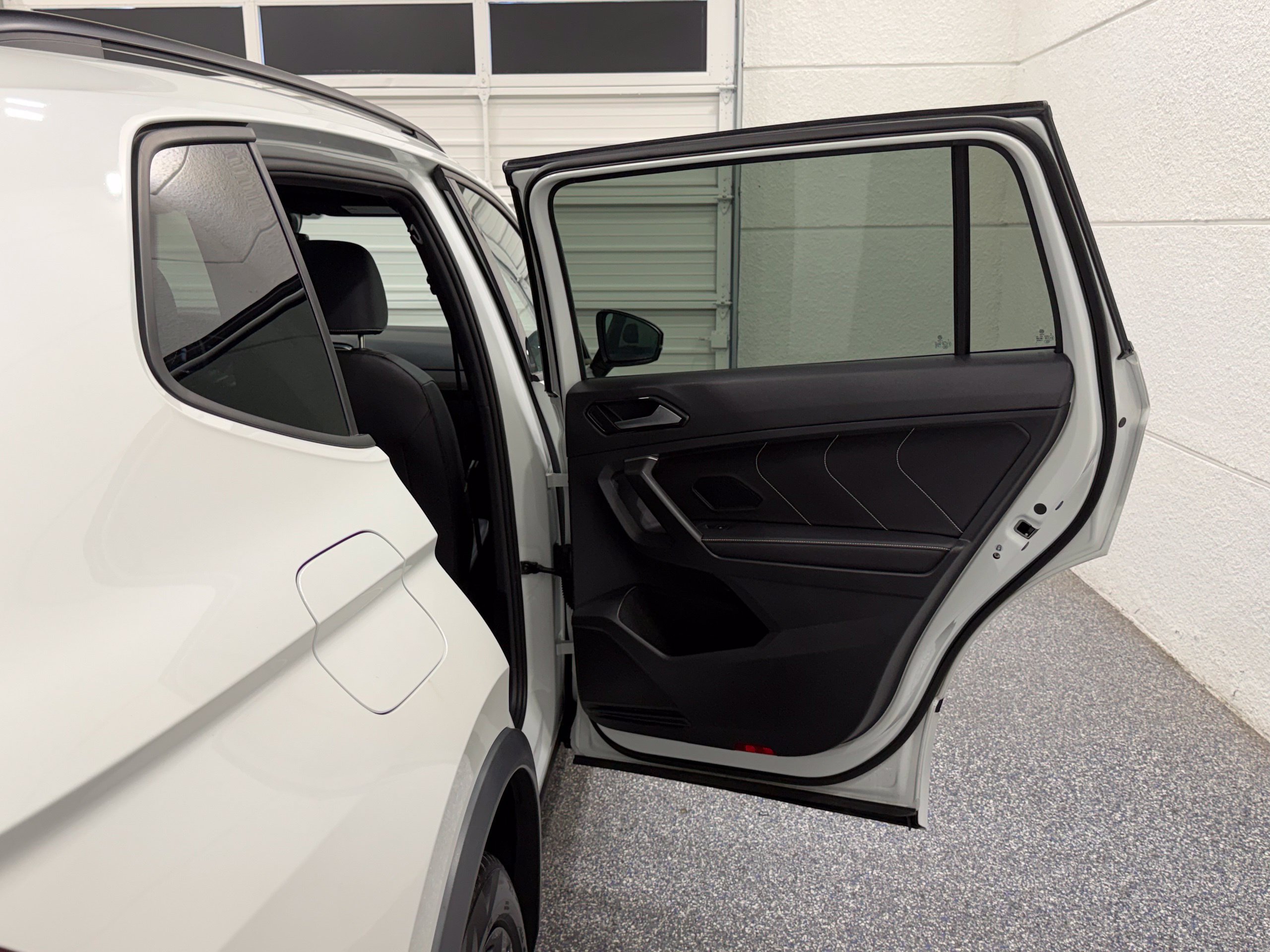 Certified 2023 Volkswagen Tiguan SE R-Line FWD image 27