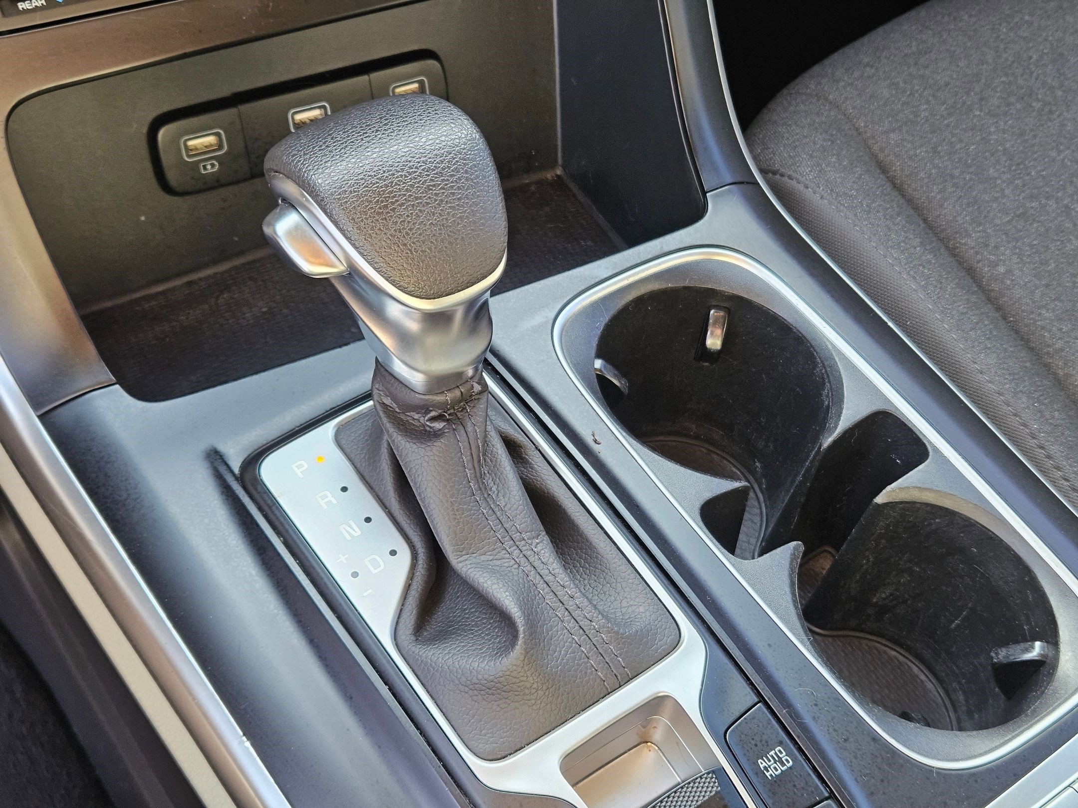 Used 2022 Kia Carnival LX image 25