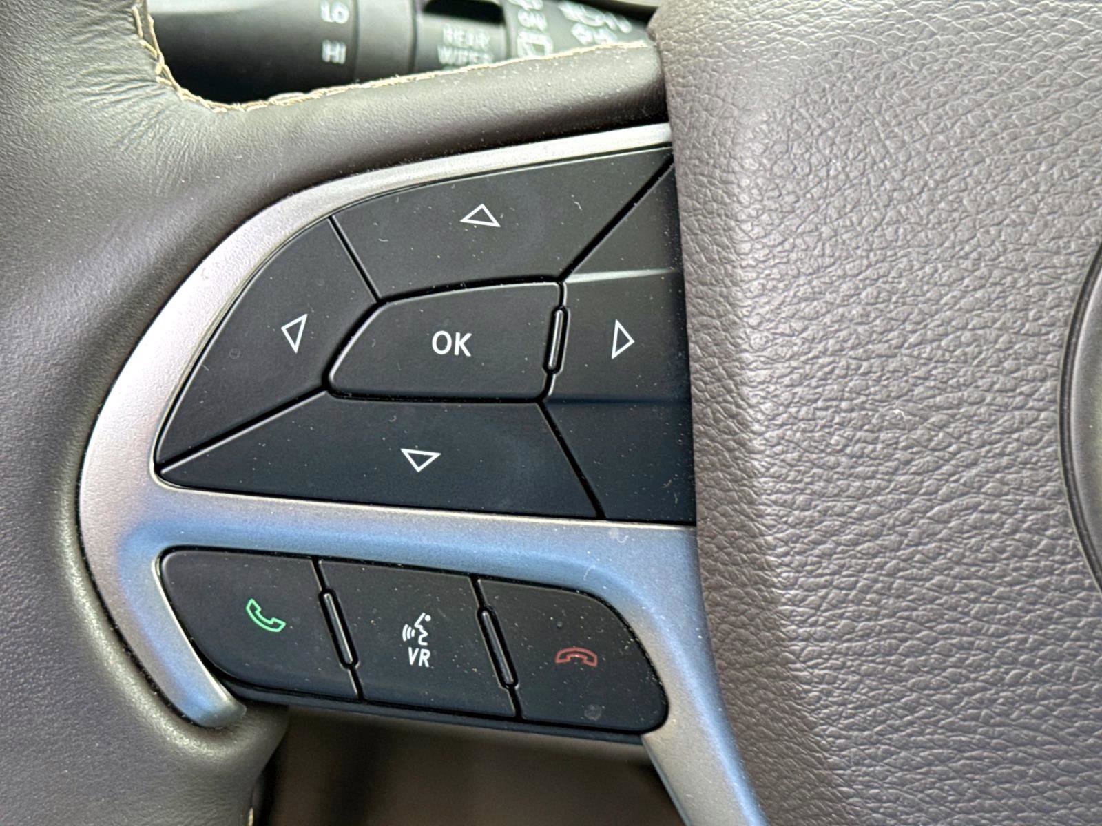 Used 2020 Jeep Grand Cherokee Overland AWD/4WD image 14
