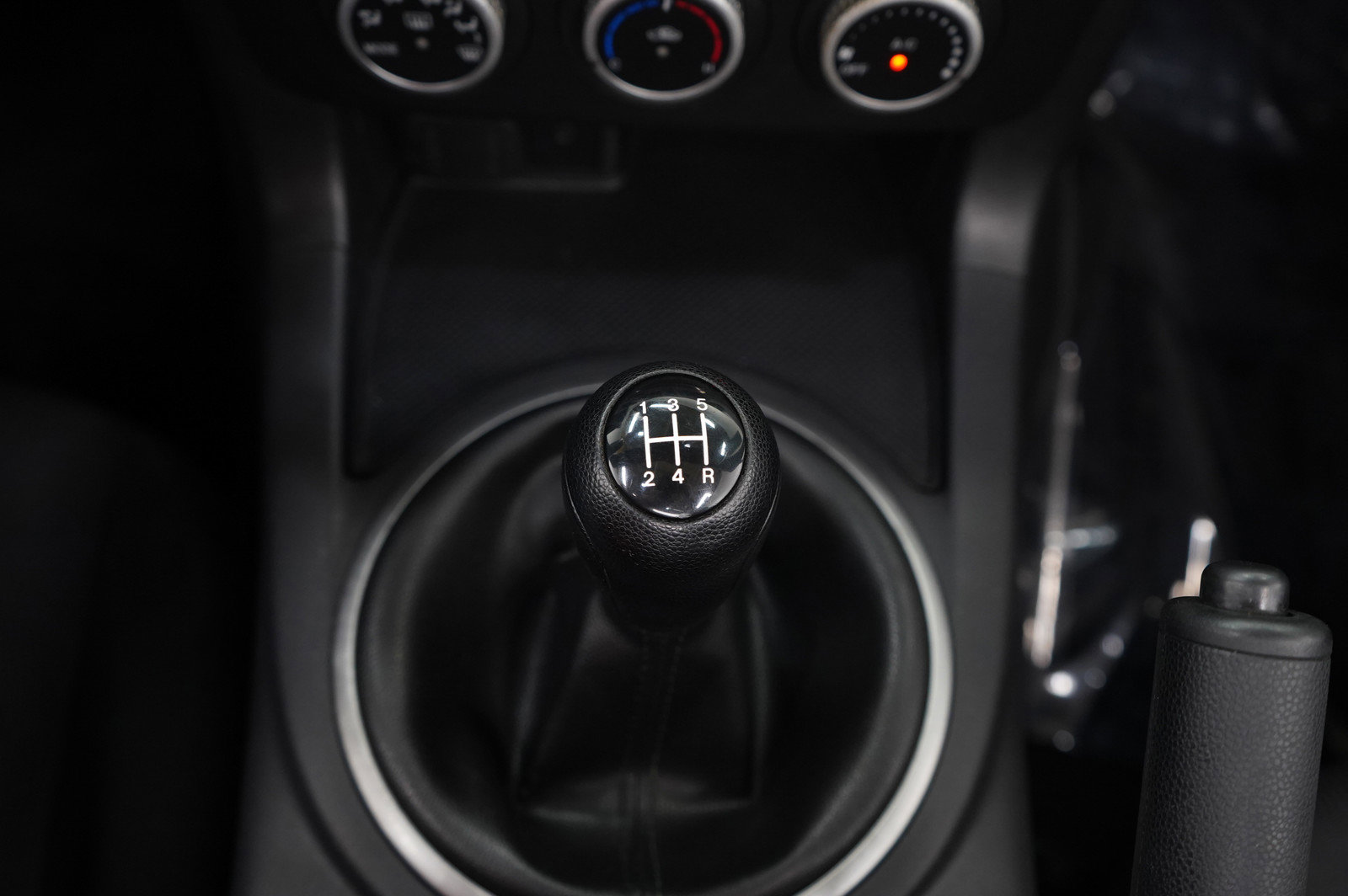 Used 2010 MAZDA MX-5 Miata Sport RWD image 17